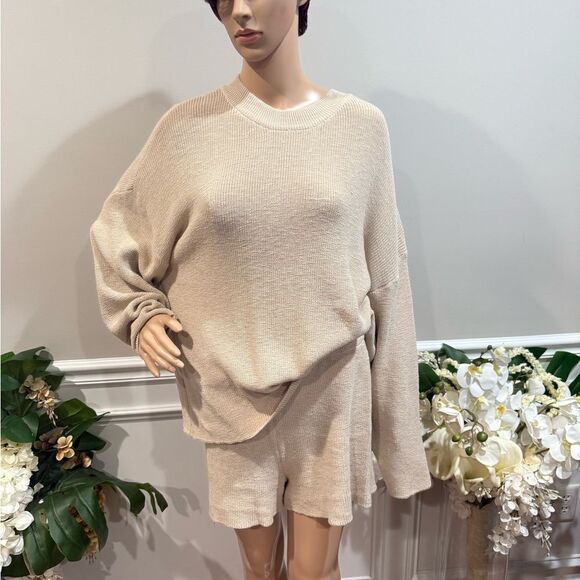 NWOT Cream Oversized Crew Neck Sweater shorts set - Picture 1 of 5